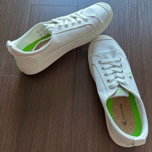 Cariuma Oca Low Sneakers